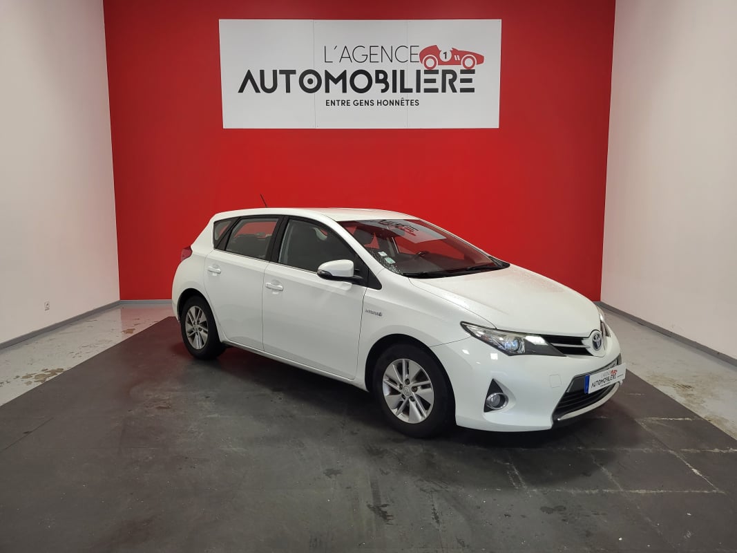 Toyota Auris TOYOTA AURIS 1.8 HSD 136H 100 FULL-HYBRID DYNAMIC BVA — 1