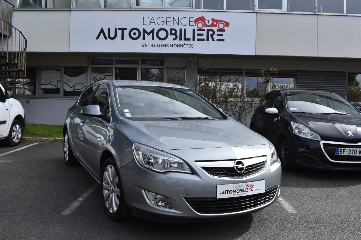 Opel Astra ELEGUANCE 1.4 i Turbo 140 cv — 1