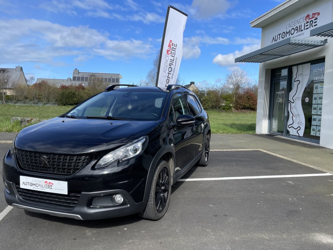 Peugeot 2008 130 CH GTLINE BLACK PACK — 1