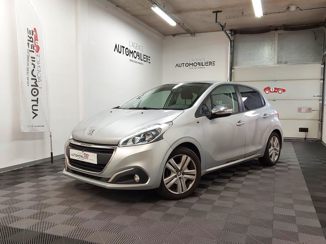 Peugeot 208 (2) 1.2 PURETECH 82 STYLE 5P — 1