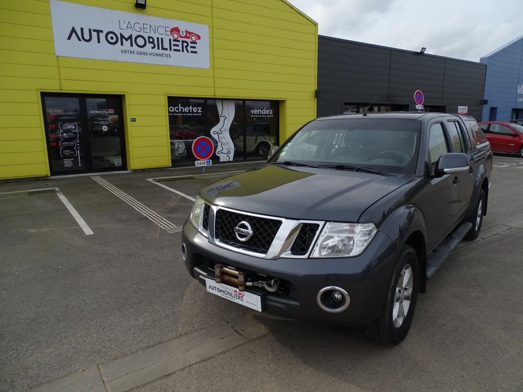 Nissan Navara KING CAB 2.5 DCI 190 BUSINESS 4WD — 1