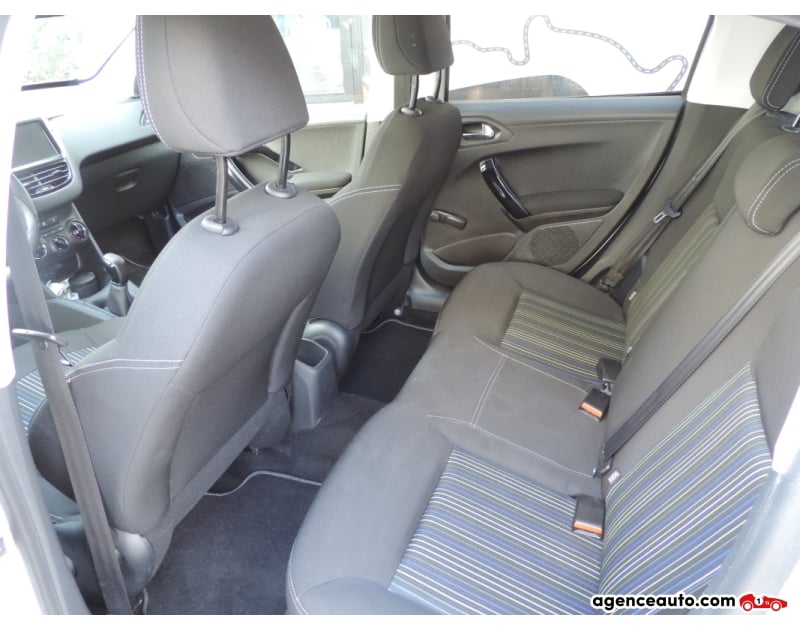 Peugeot 208 1.2 82CV URBAN SOUL — 4