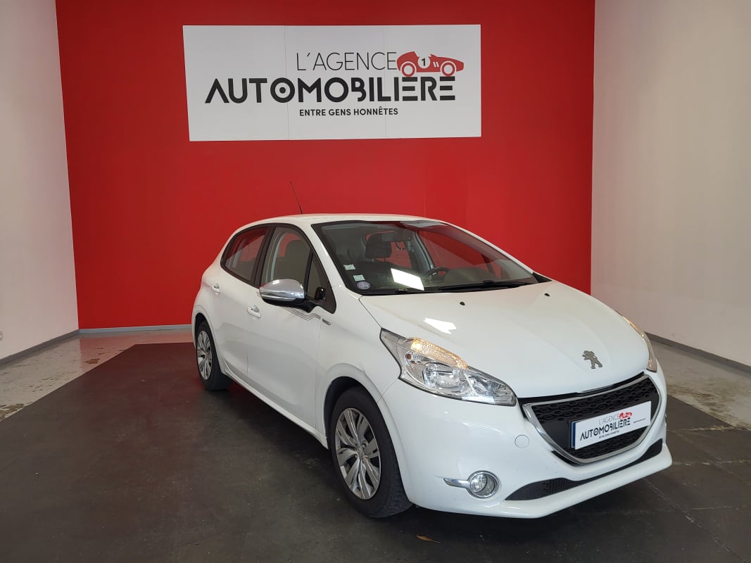 Peugeot 208 208 1.2 VTI 82 URBAN SOUL 5P ETHANOL DISTRIBUTION OK — 1