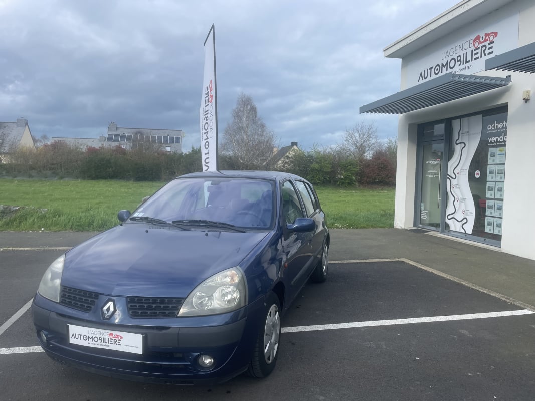 Renault Clio 1.4 16V PRIVILEGE 5 PORTES — 1