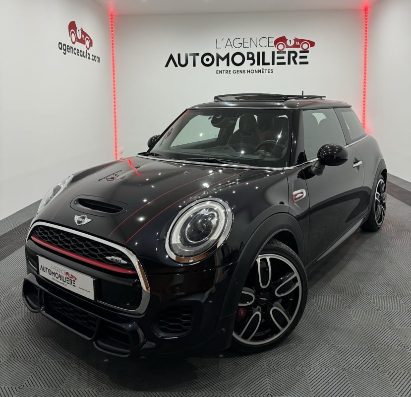 Mini John Cooper Works MINI JOHN COOPER WORKS 2.0 231CV BVA6 TOIT PANO OUVRANT/GPS/CAMERA/AFF.TETE HAUTE/SIÈGES CHAUF — 1