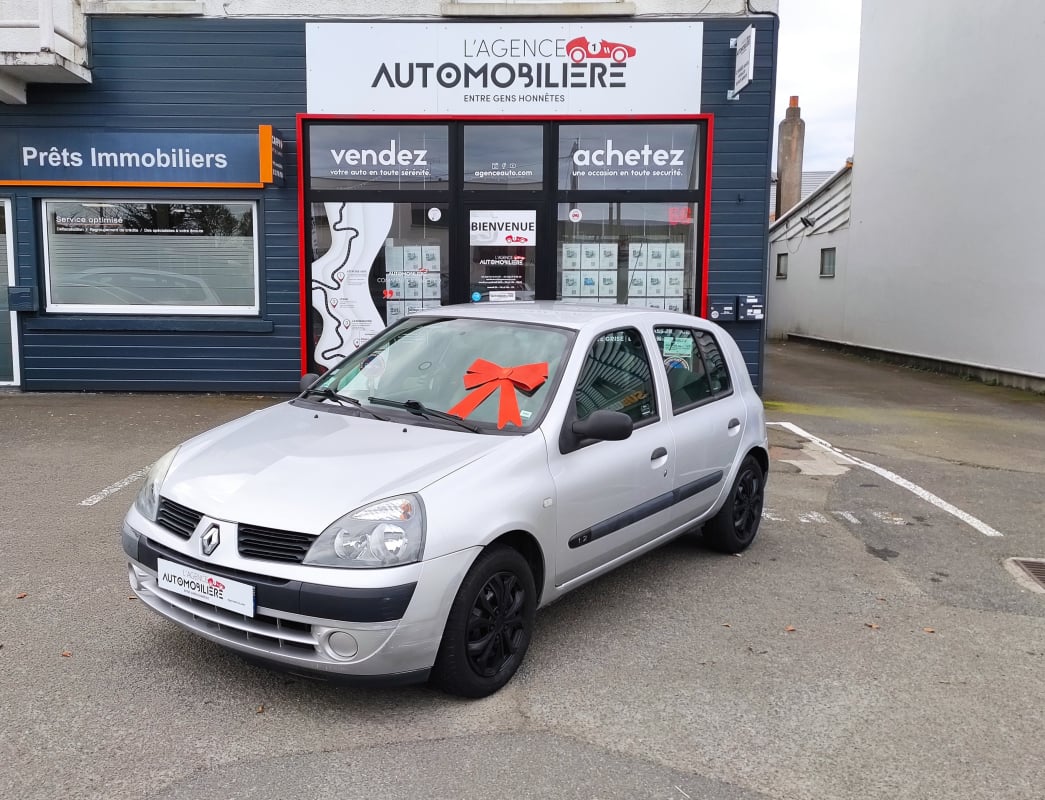 Renault Clio II Phase 2 1.2 i 60 ch BVM5 Campus — 1