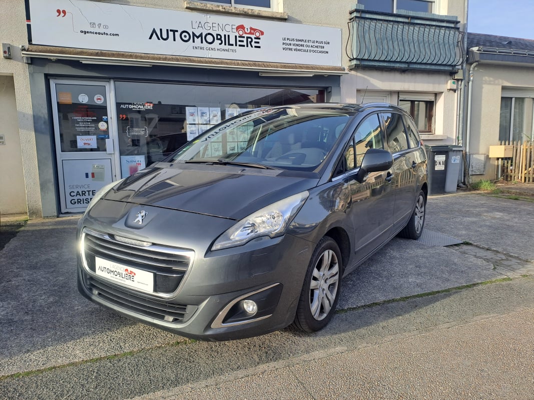 Peugeot 5008 Phase 2 1.6 e-HDi 120 cv - Allure - 7 PLACES — 1