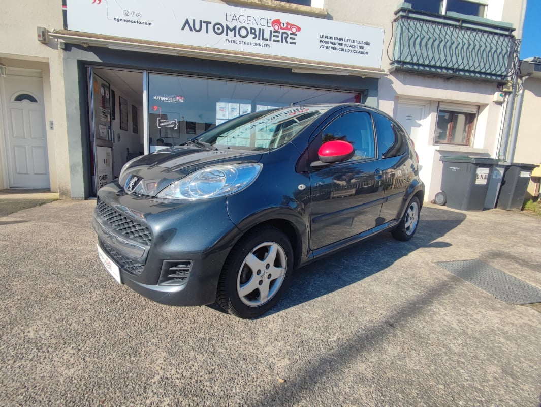 Peugeot 107 3 Portes SPORTIUM 1.0 i 68 cv FAIBLE KILOMETRAGE — 1
