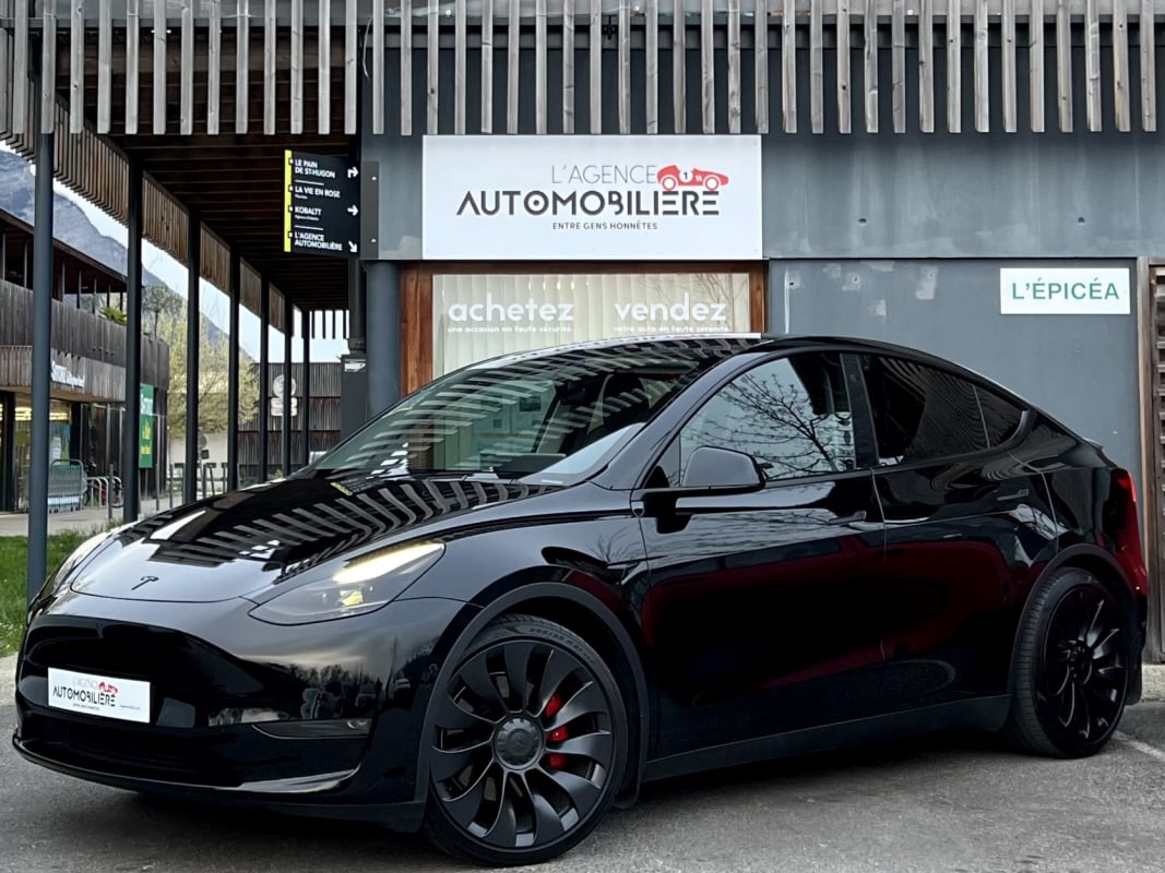 Tesla Model Y Dual Motor Performance AWD / 1°Main — 1
