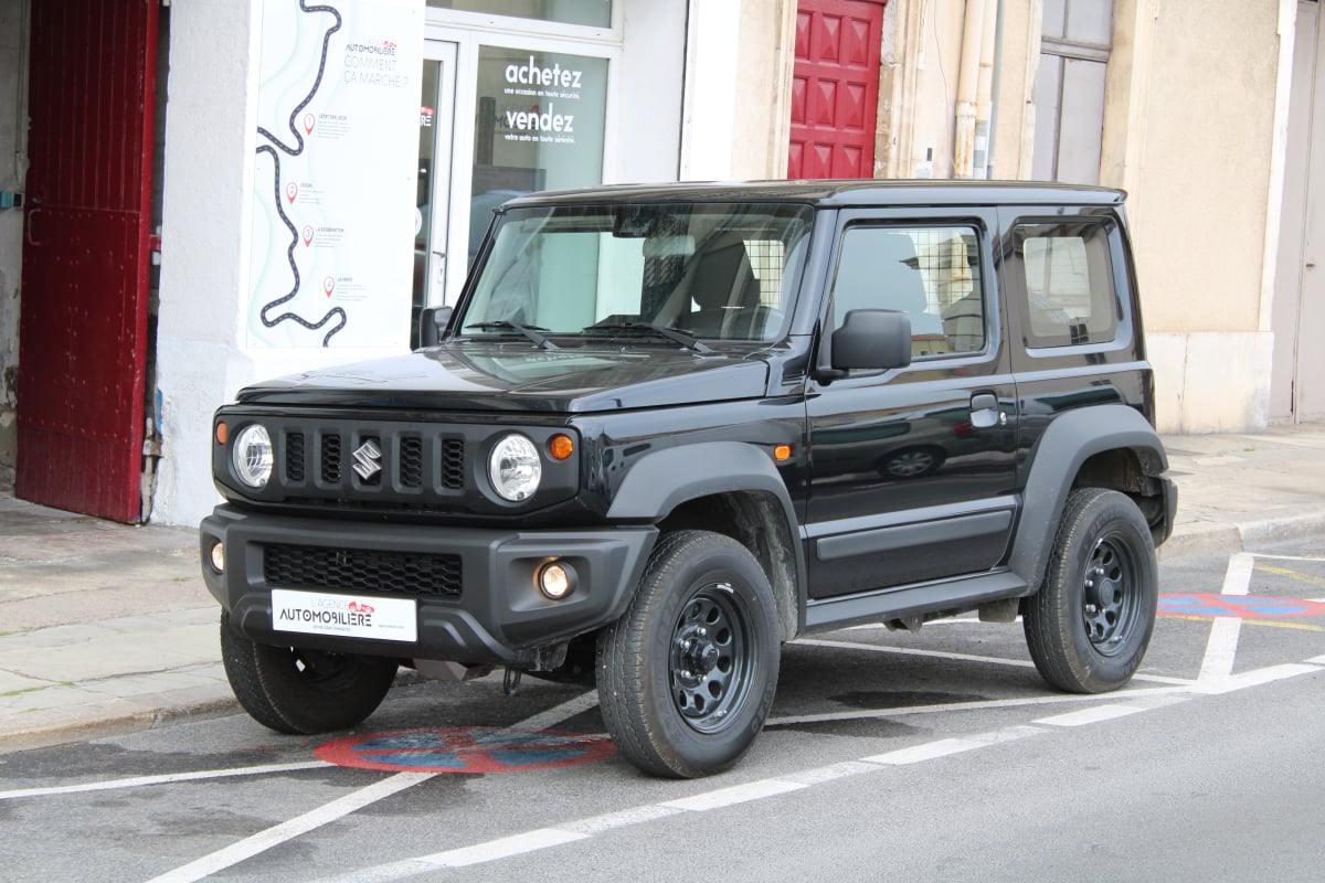 Suzuki Jimny SOCIETE 1.5 VVT 100 PRIVILEGE 4WD (TVA, Caméra de recul, Attelage, CarPlay,..) — 1