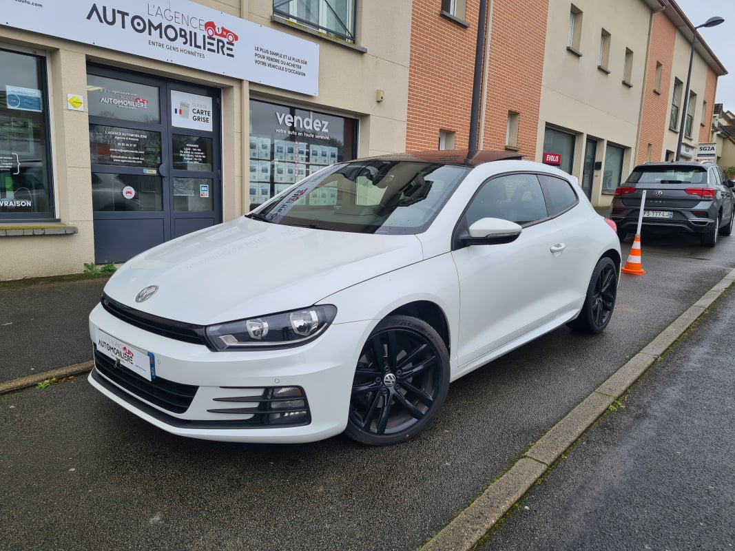 Volkswagen Scirocco 2.0 TSI 180 BLUEMOTION R-LINE — 1