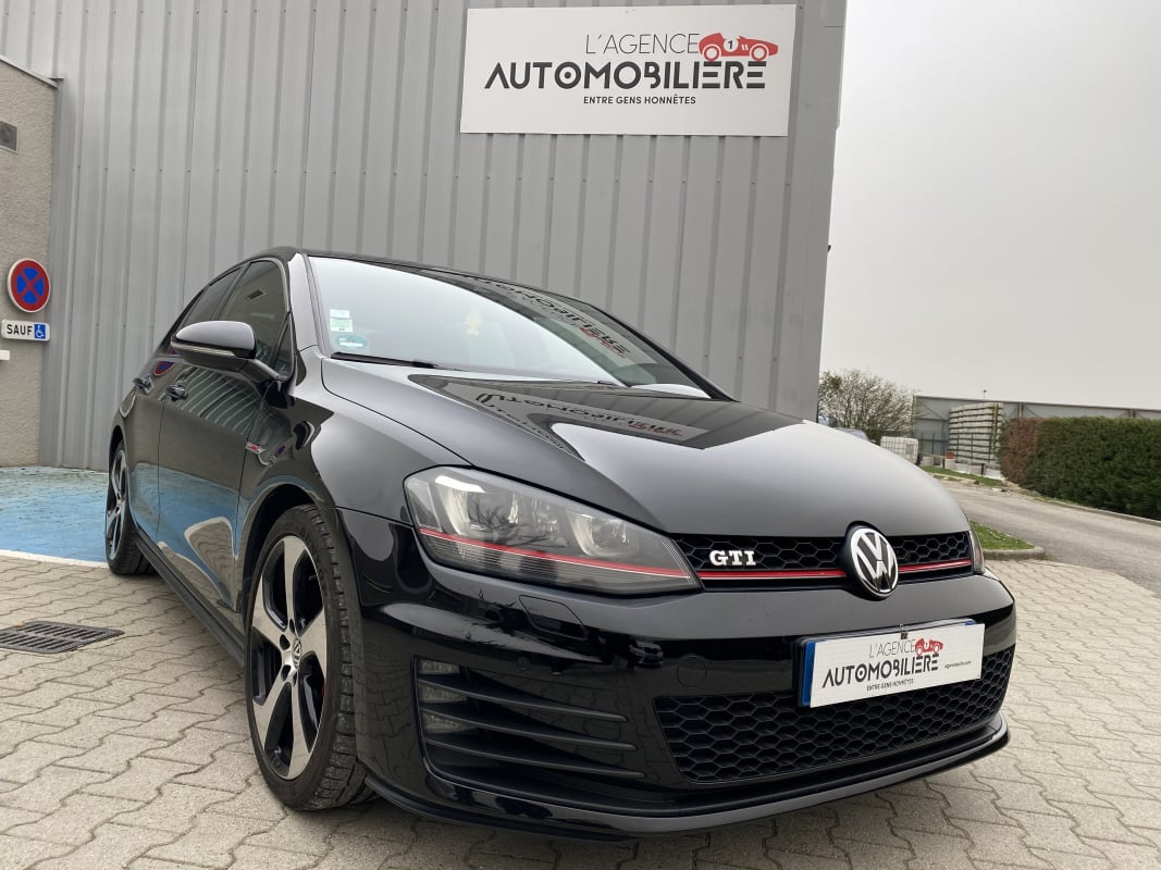Volkswagen Golf VII GTI 2.0 TSI 220 CV — 1