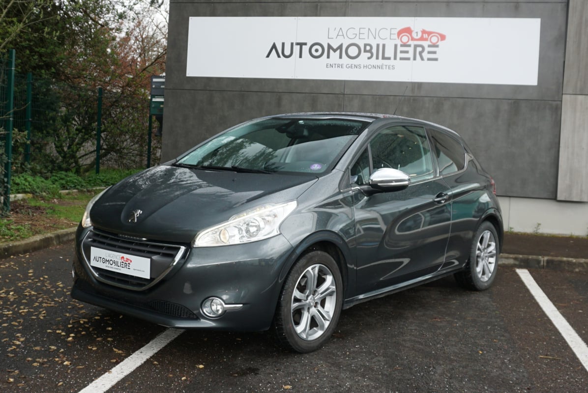 Peugeot 208 1.2 VTi 12V 82 CH - ALLURE — 1
