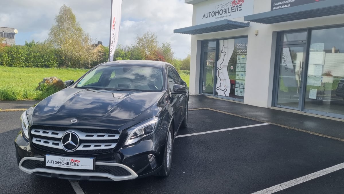Mercedes-Benz Classe GLA 1.6 200 155cv SENSATION 7G-DCT BVA — 1