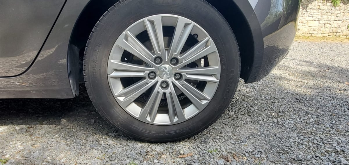 Peugeot 308 1.2 Puretech 130 Allure EAT6 BVA — 18