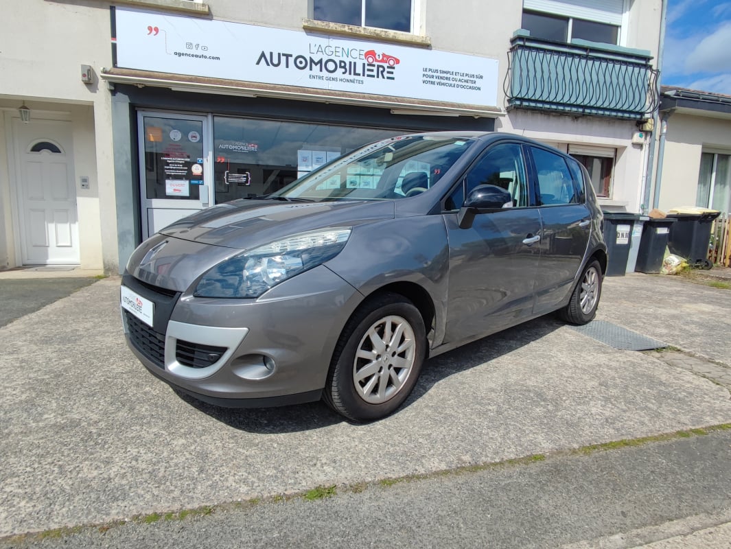 Renault Scenic III 1.5 dCi eco2 Exception 110 cv Distribution faite attelage — 1