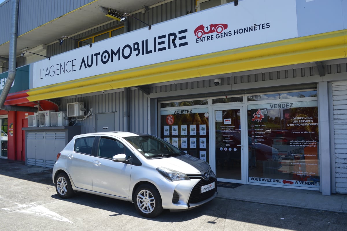 Toyota Yaris HYBRID 100H DYNAMIC BUSINESS — 1