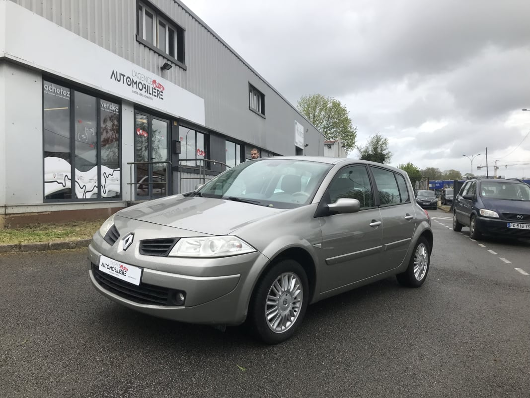 Renault Megane 1.5 DCI PRIVILEGE 106 CH 2 EME MAIN — 1