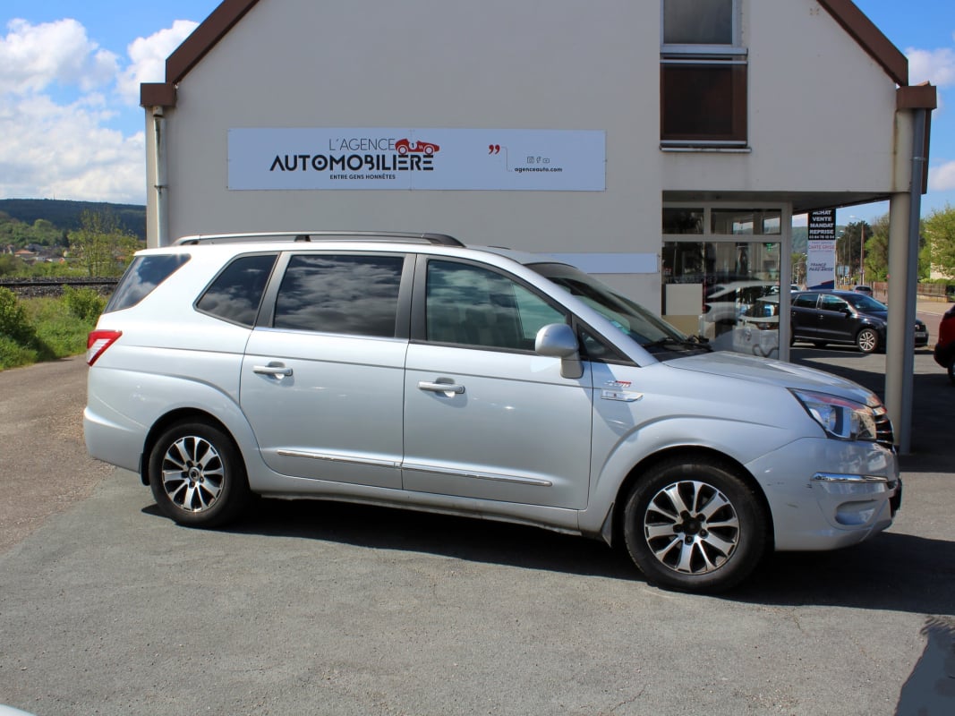 Ssangyong Rodius 220E-XDI 178 CH 4 WD AT — 1
