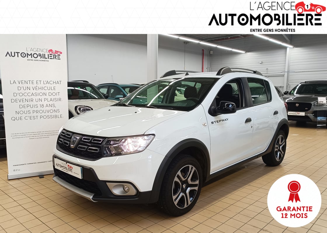 Dacia Sandero 1.0 ECO-G 100 15 ANS GPL — 1