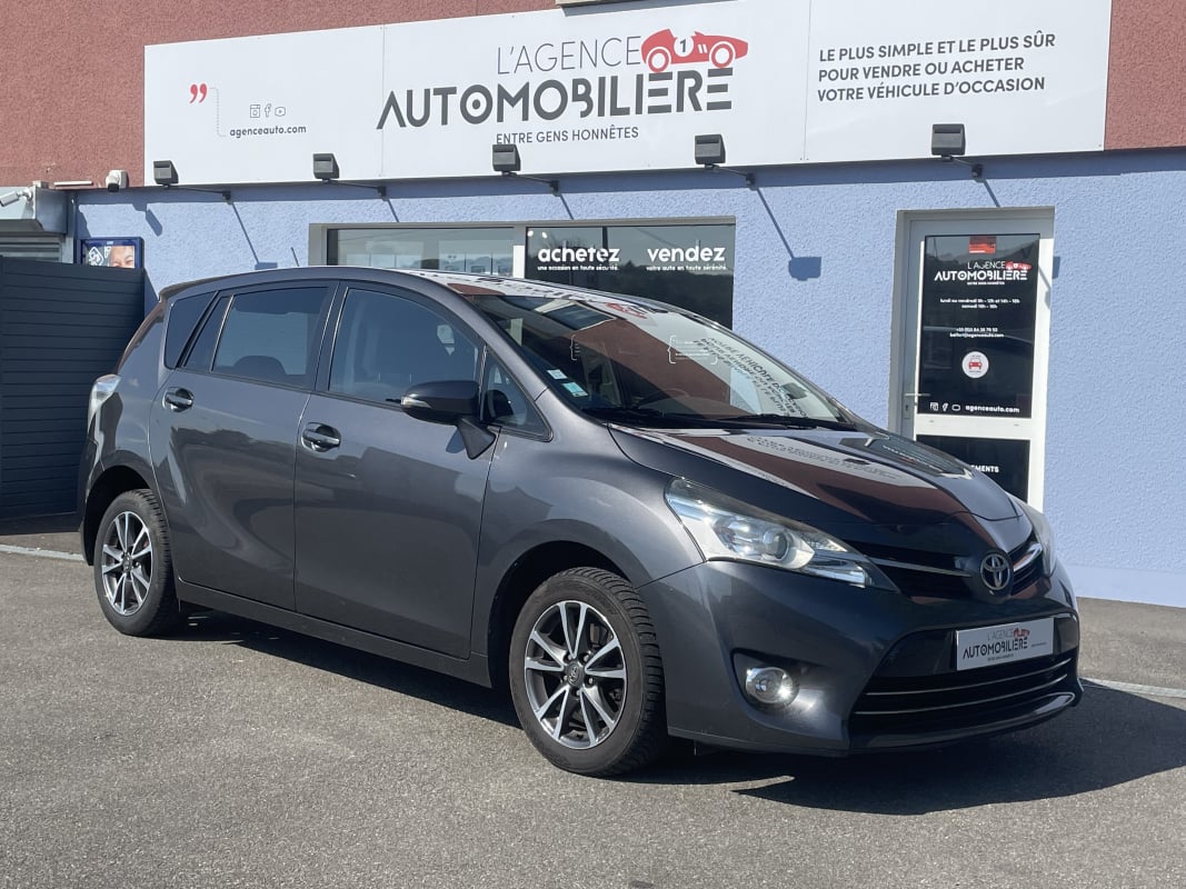 Toyota Verso 124 D-4D SkyView 5 places 2ème main — 1