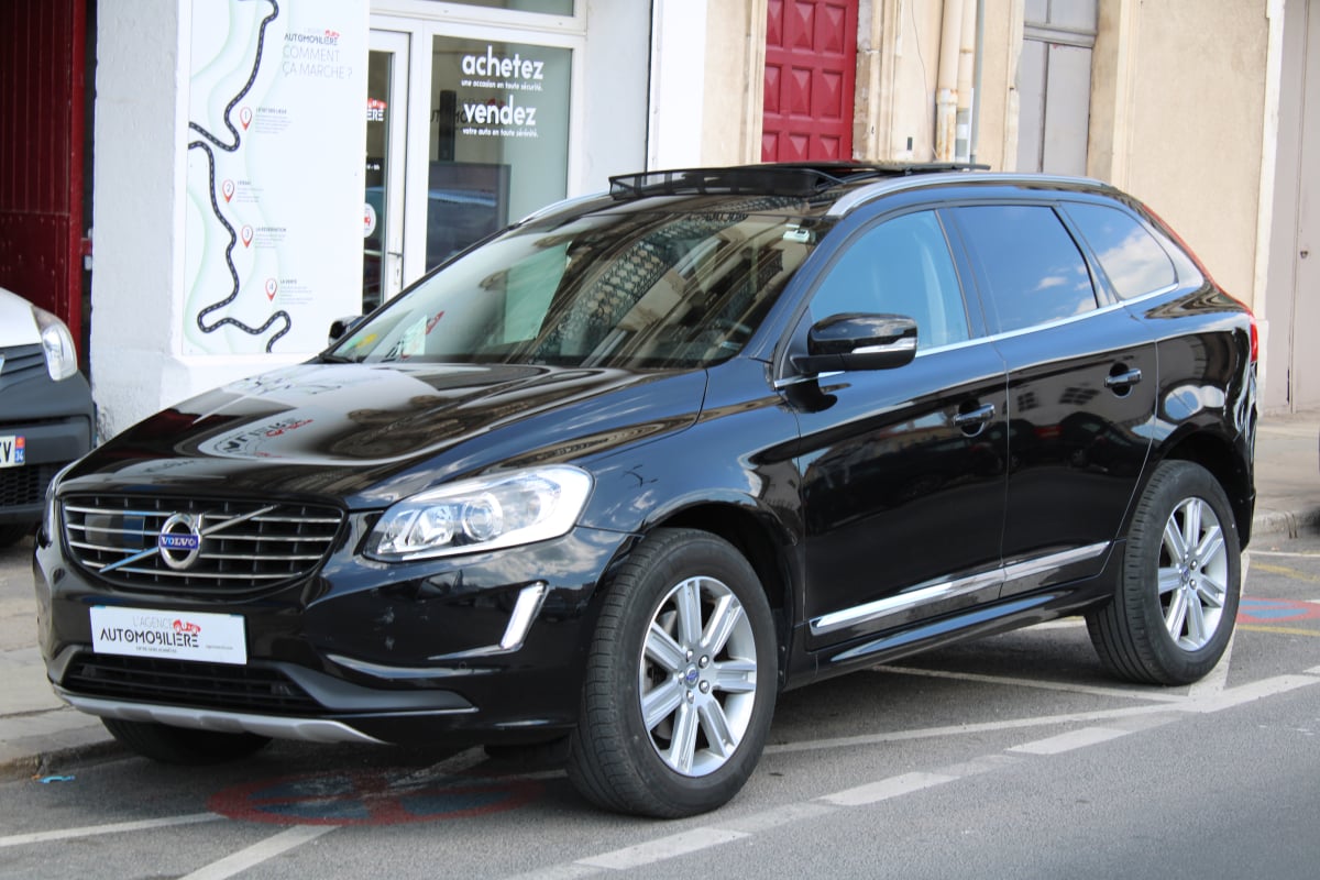Volvo XC60 2.4 D4 190 SIGNATURE EDITION AWD GEARTRONIC BVA (Toit ouvrant panoramique, Sièges chauffants ... ) — 1