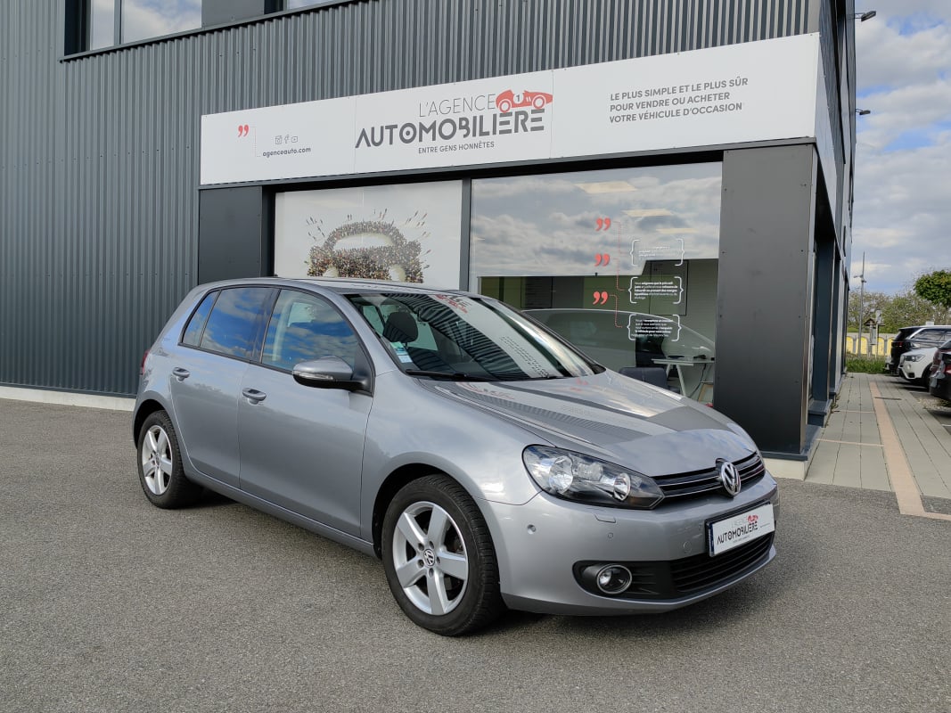 Volkswagen Golf 1.6 TDI 105 CONFORT LINE GPS SIÈGES CHAUFFANTS RADAR — 1