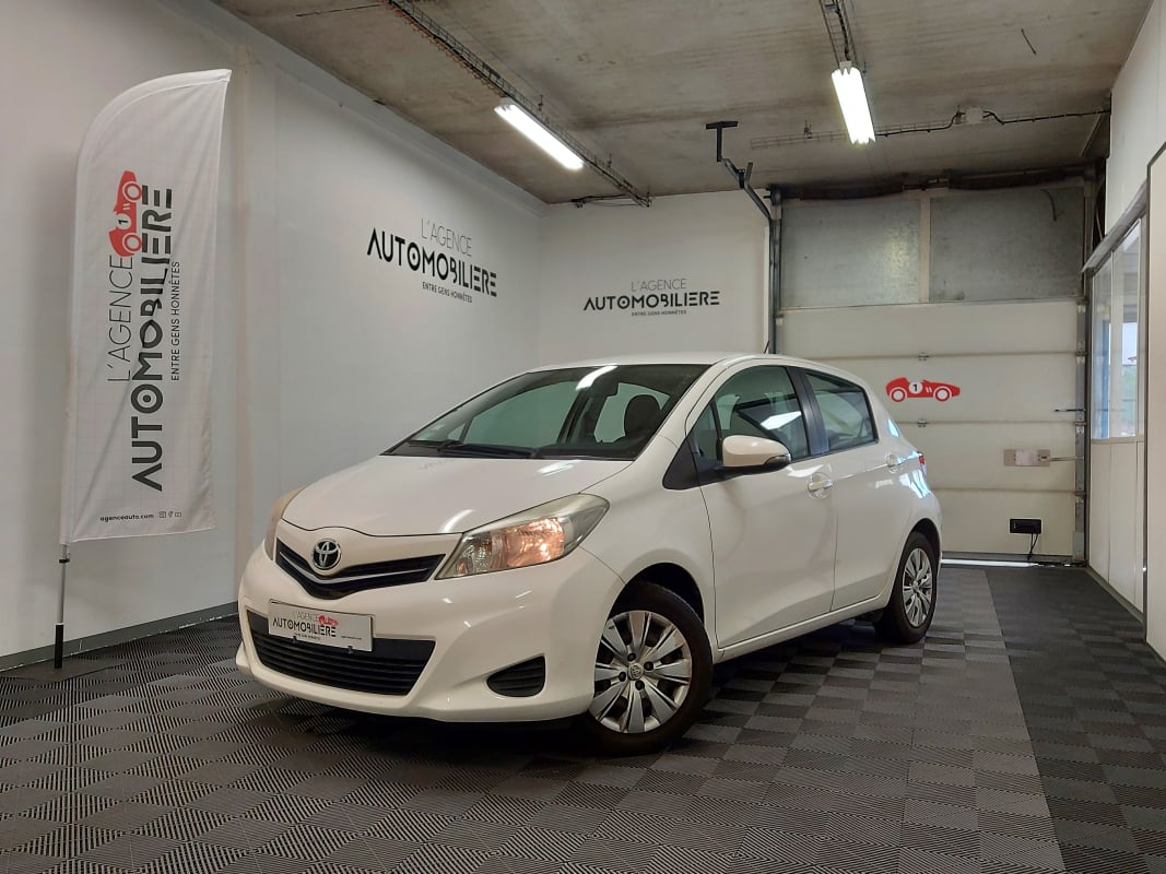 Toyota Yaris III 100 VVT-I DYNAMIC 5P + CAMERA DE RECUL — 1