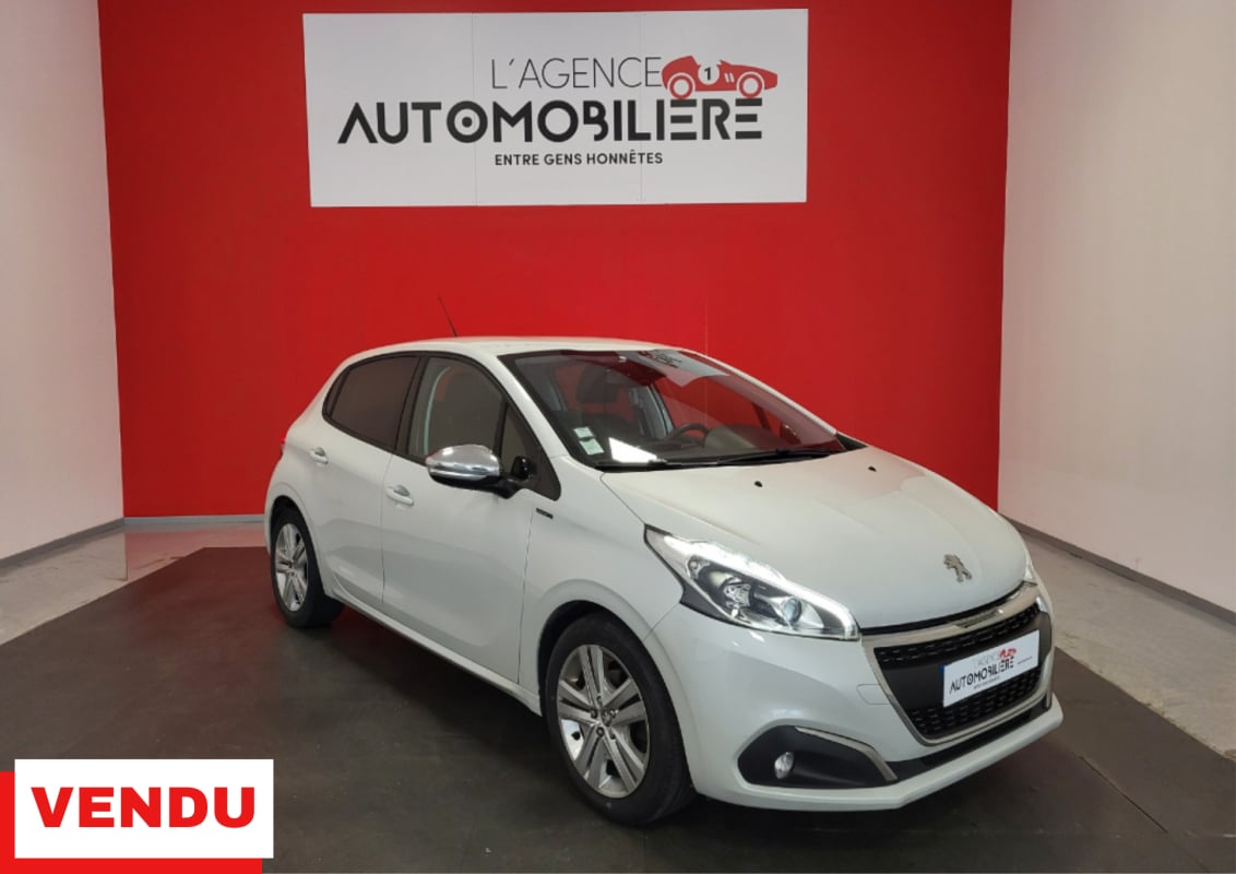 Peugeot 208 1.2 PURETECH 82 SIGNATURE + CAMERA / CARPLAY — 1