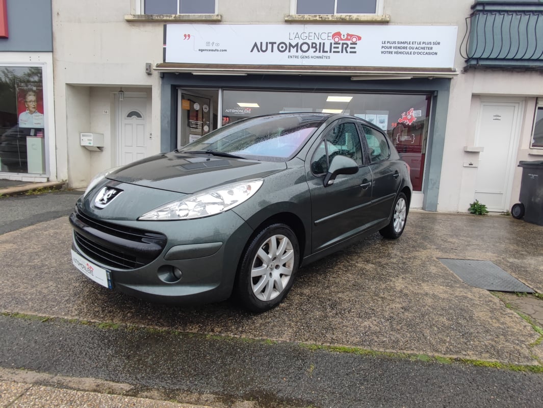 Peugeot 207 5 portes 1.6 HDi Premium 92 cv Distribution faite — 1
