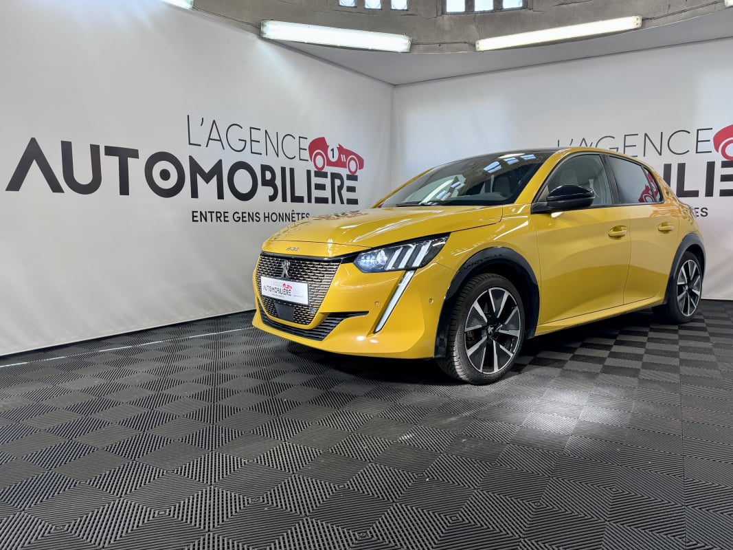 Peugeot e-208 Électrique GT PACK (Toit panoramique) — 1