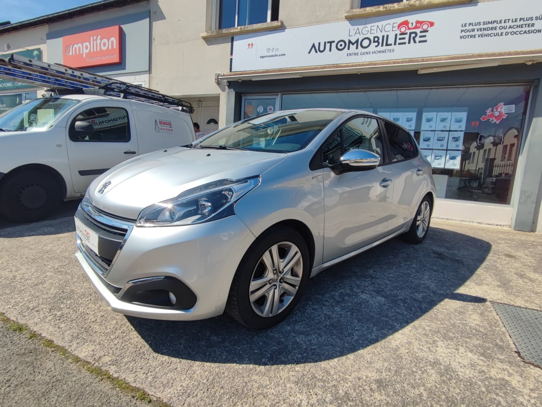 Peugeot 208 Phase 2 5 Portes 1.2 Style 82 cv Distribution faite — 1
