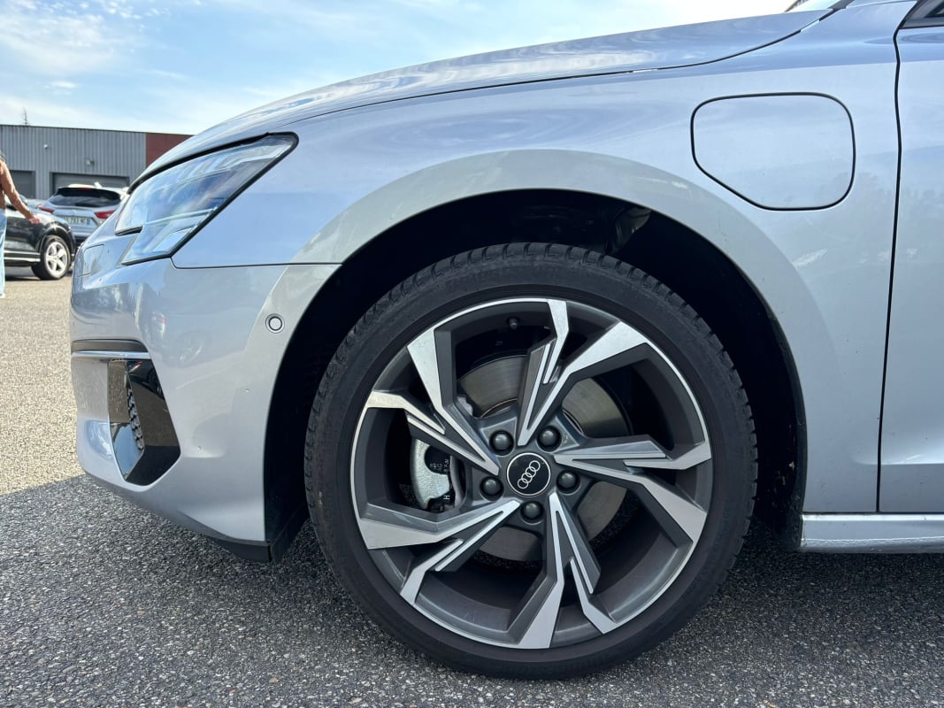 Audi A3 Sportback 1.4 40 TFSIe S tronic 6 Design Luxe 204CV TOIT OUVRANT — 21