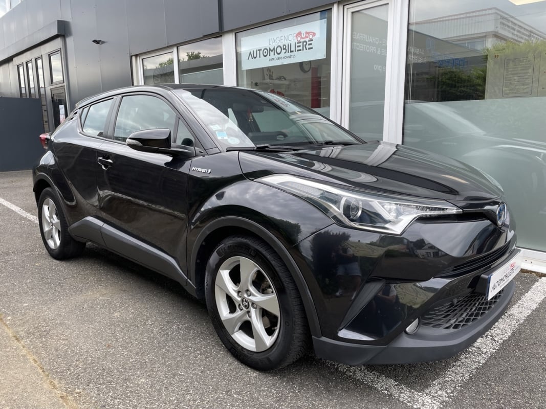 Toyota C-HR 1.8 Hybrid 122 CV 2WD CVT — 1