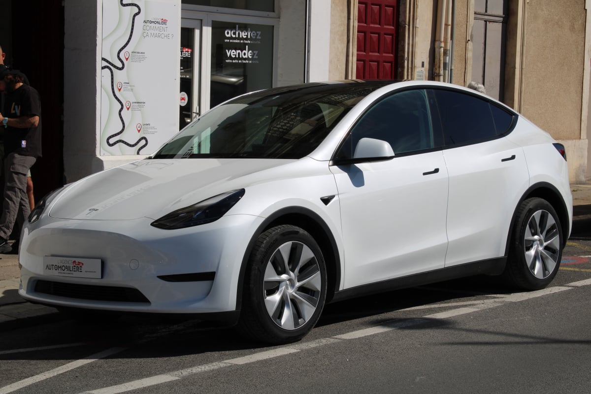 Tesla Model Y ELECTRIC 300 60KWH STANDARD-RANGE BVA — 1