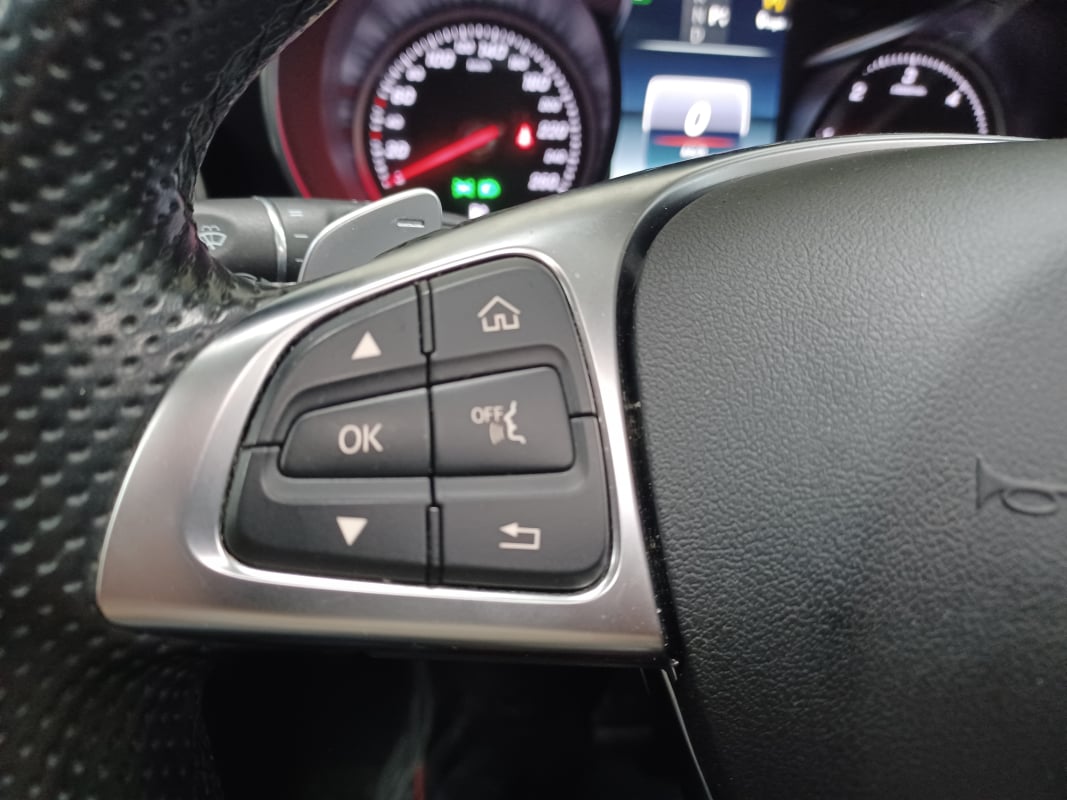 Mercedes-Benz Classe GLC d 4-Matic Business Pack AMG Full Led,Pano,Gps... — 32