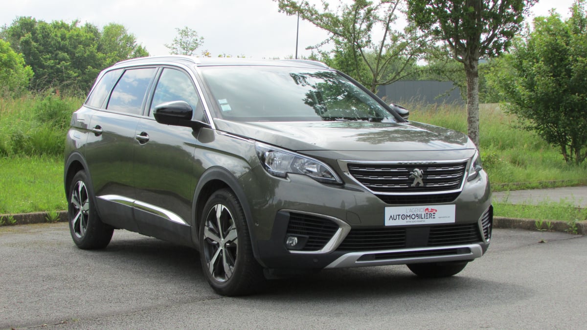 Peugeot 5008 1,6L BLUEHDI 120CH ALLURE — 1