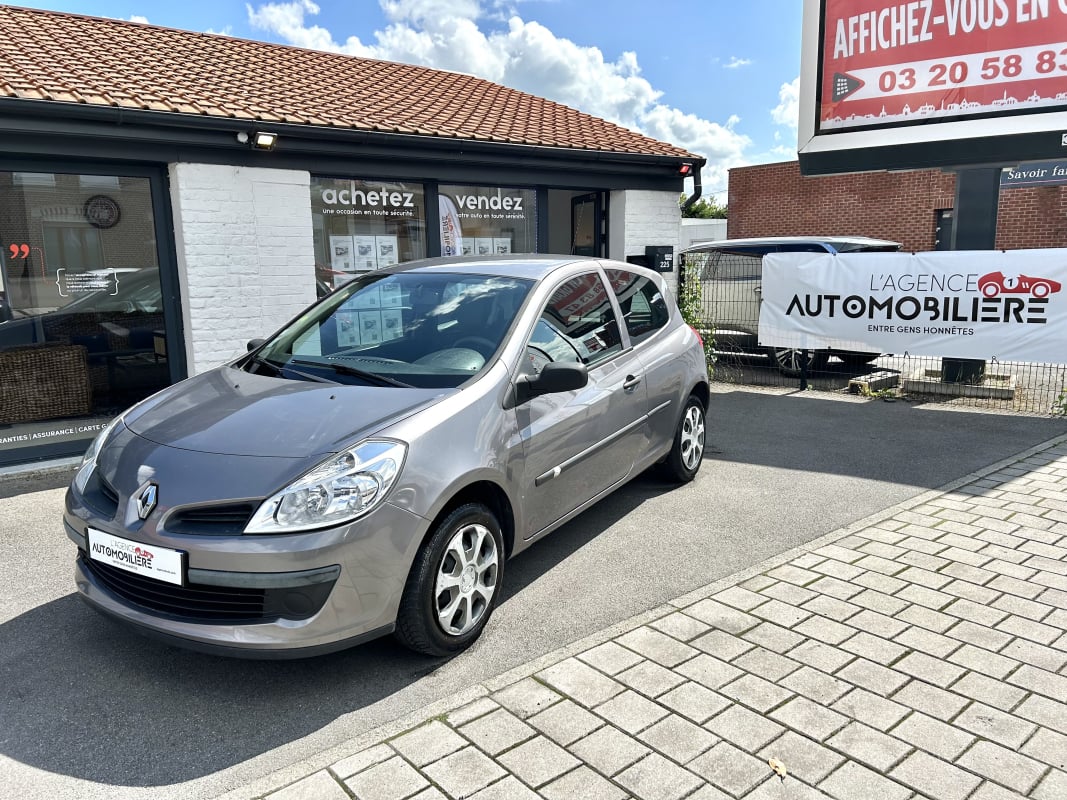 Renault Clio III 1.2 16V 75 AUTHENTIQUE 3P — 1