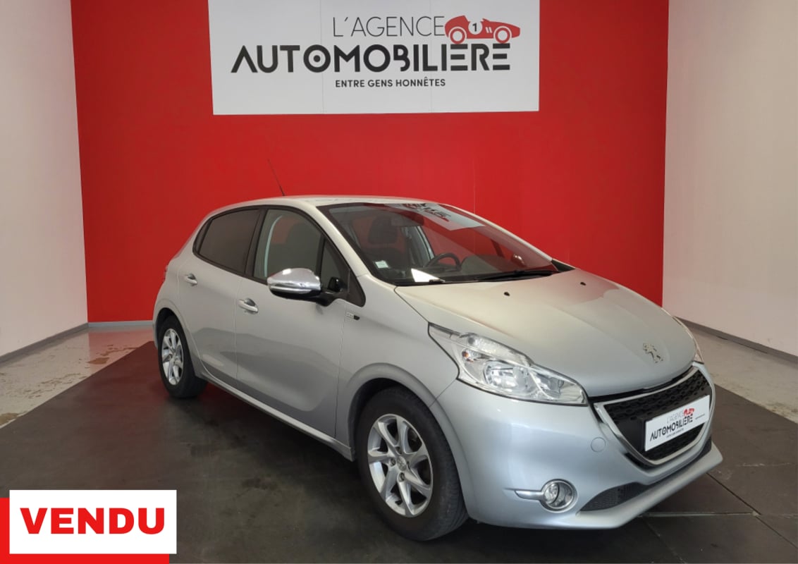 Peugeot 208 PEUGEOT 208 1.2 VTI 82 5 PORTES STYLE — 1