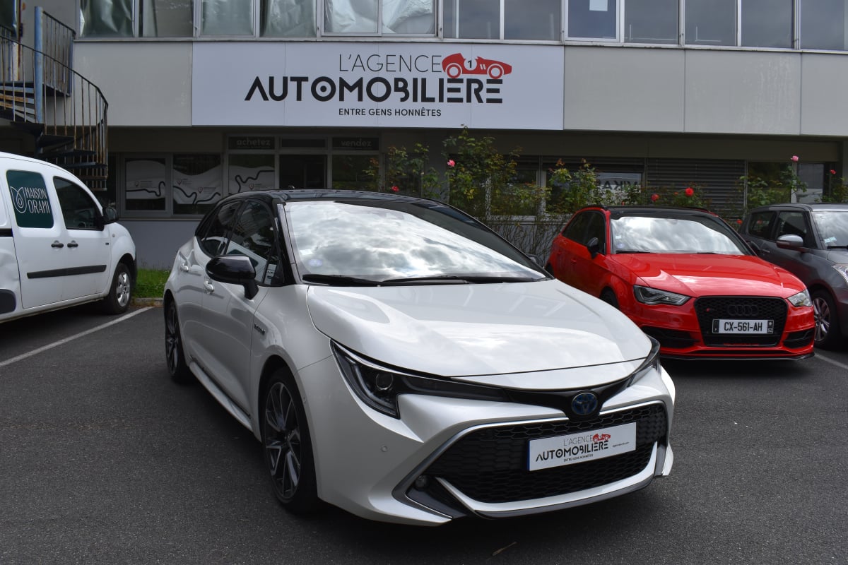 Toyota Corolla COLLECTION 1.8 VVT-i 122 HSD CVT Boîte auto — 1