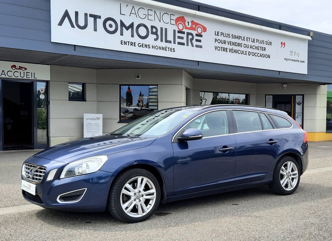 Volvo V60 2.0 D4 MOMENTUM GEARTRONIC 163CH — 1