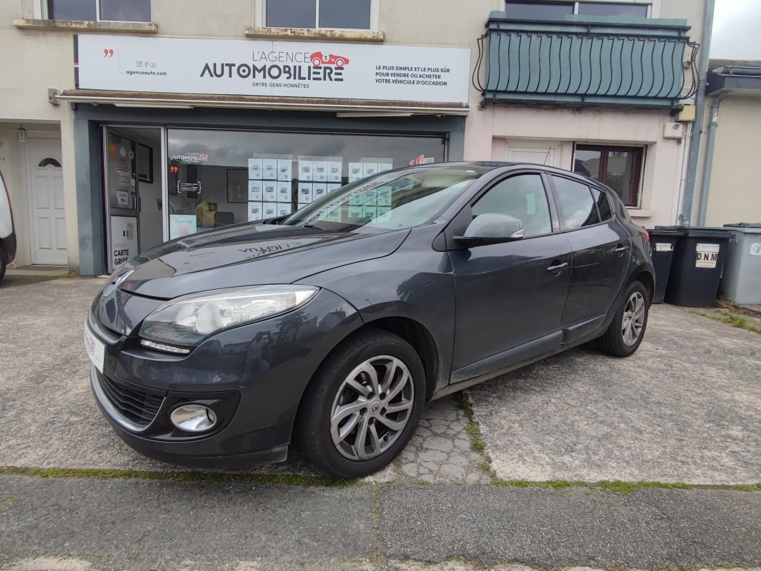 Renault Megane III Phase 2 1.5 dCi Dynamique 110 cv Boîte auto Distribution faite — 1