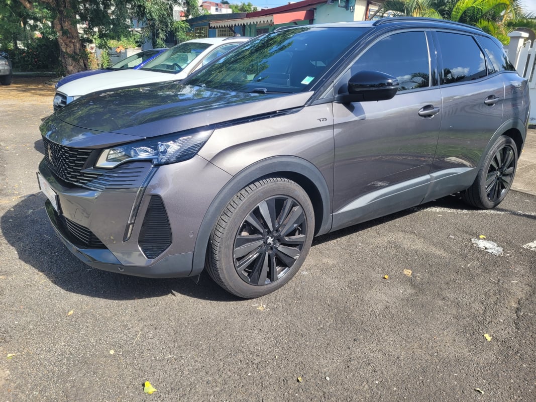 Peugeot 3008 1.5L HDI 130 GT PACK BLACK — 1