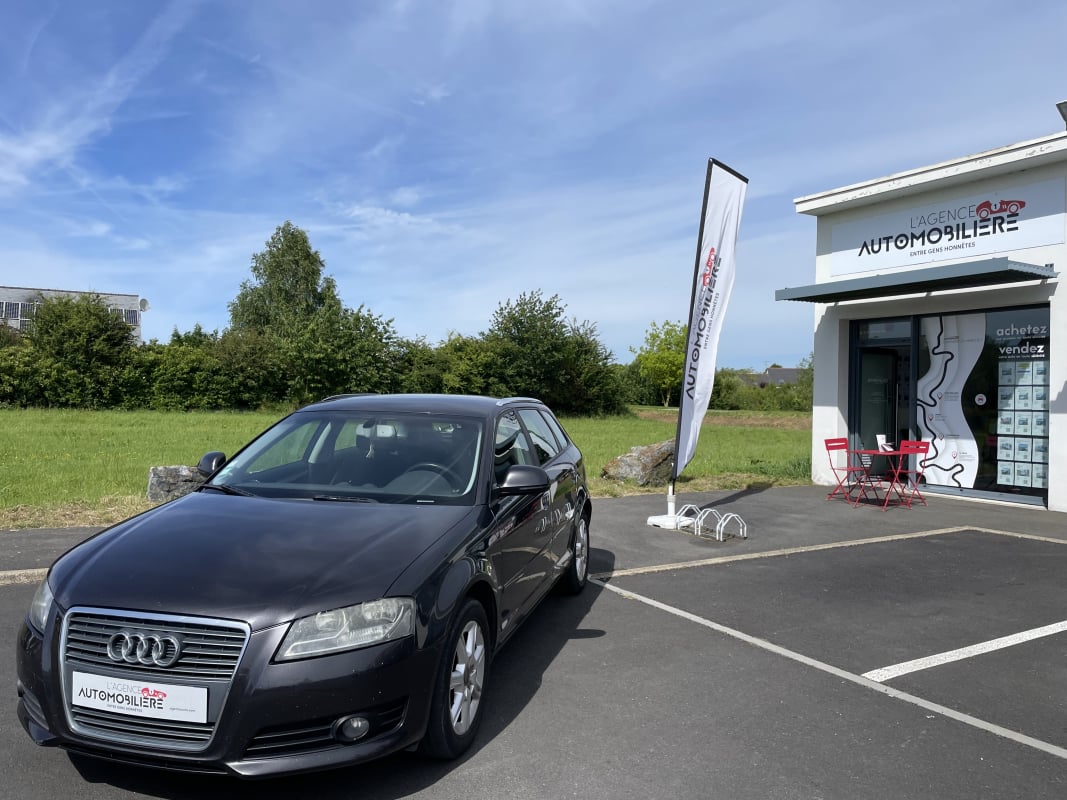 Audi A3 Sportback 1.6 TDI 105 CH AMBIENTE — 1