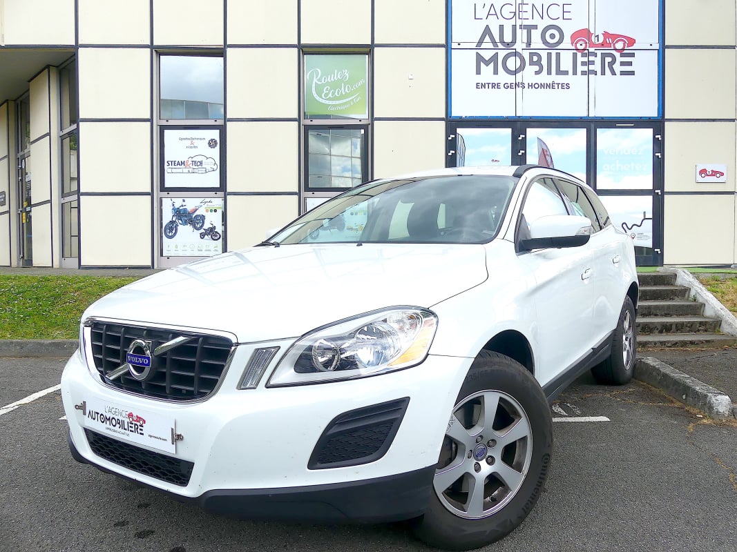 Volvo XC60 D4 MOMEMTUM 163CH AWD — 1