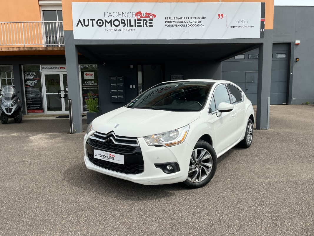 Citroen DS4 1.6 e-HDi 114cv Airdream - Radar AV-AR/Sièges massants/Bluetooth/Régulateur — 1