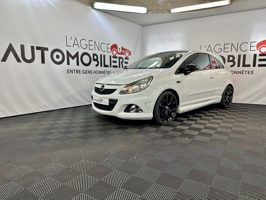 Opel Corsa 1.6 TURBO 192 OPC — 1