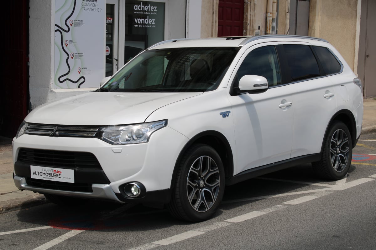 Mitsubishi Outlander 2.0 HYBRID 203H 120 PHEV INTENSE 4WD BVA — 1