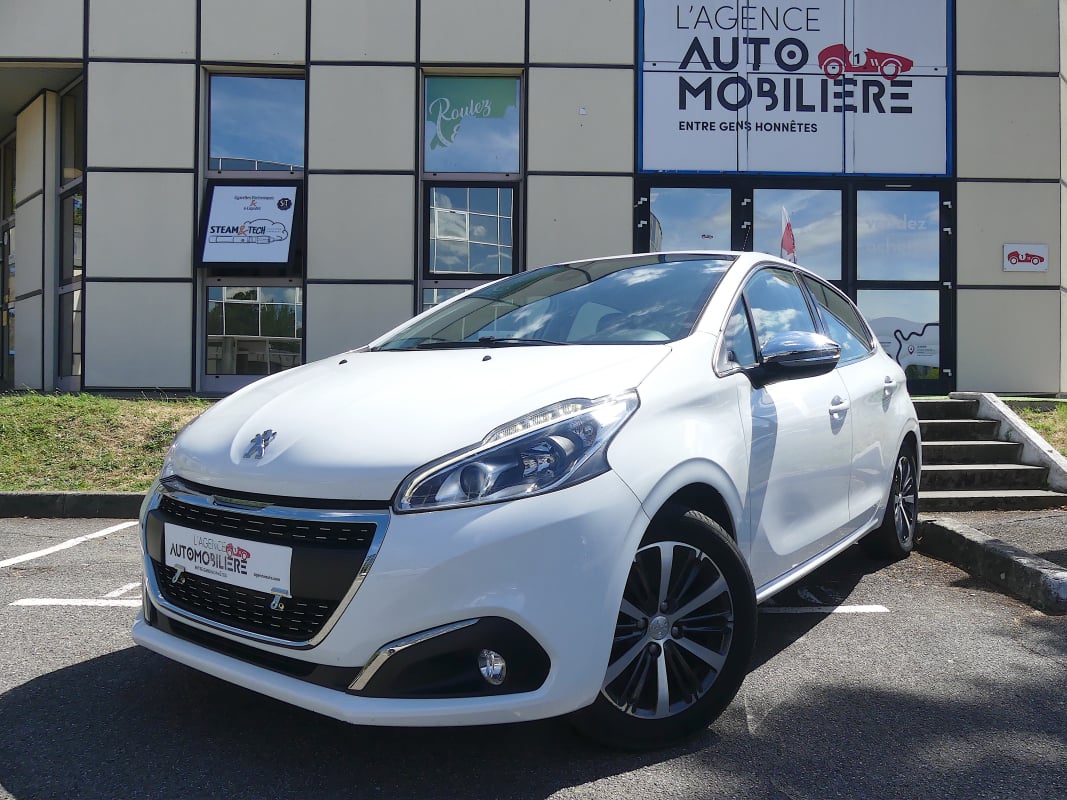 Peugeot 208 1.2 PURETECH 82 ALLURE 5P — 1