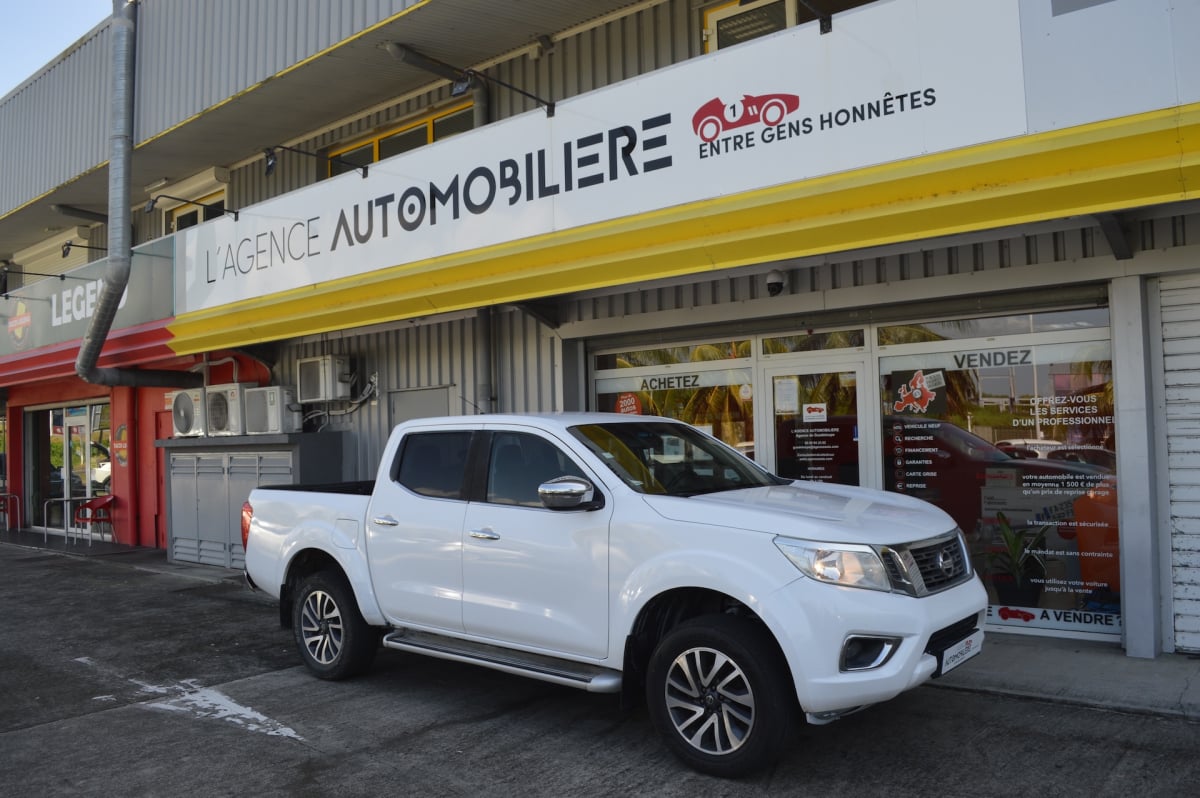 Nissan Navara 2.3 dCi 190ch Double-Cab — 1